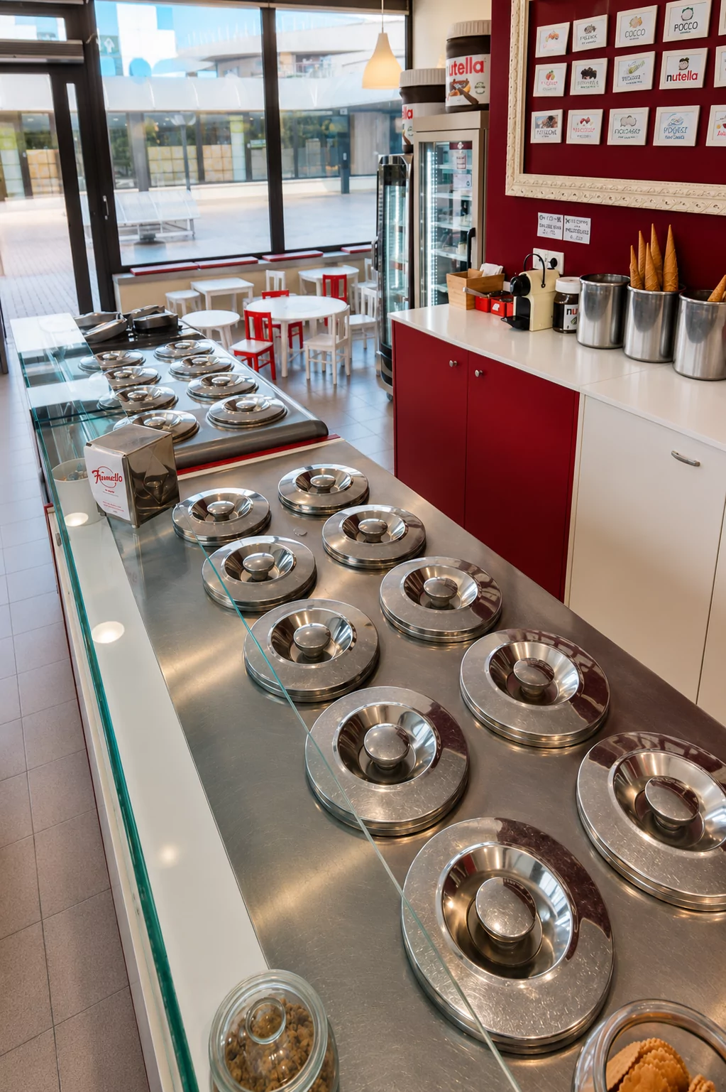 Il banco del gelato Fainello con le carapine e il laboratorio a vista